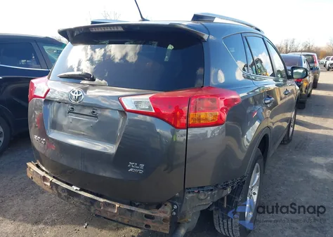 2015 Toyota Rav4 Xle z USA, uszkodzony, nr VIN JTMRFREV2FD102836